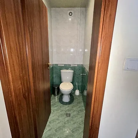 דירה Two Bed Flat With Shared Indoor Swimming Pool *