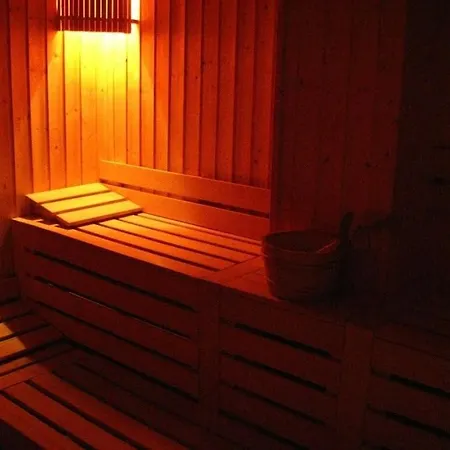 Two Bed Flat With Shared Indoor Swimming Pool *