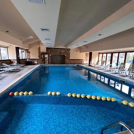 Two Bed Flat With Shared Indoor Swimming Pool בנסקו