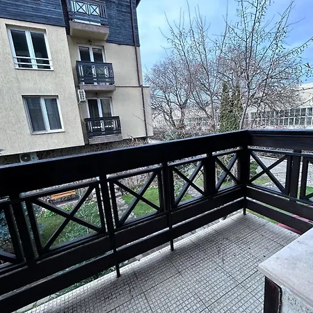 Two Bed Flat With Shared Indoor Swimming Pool * בנסקו